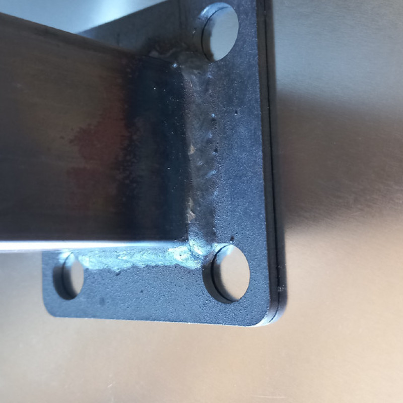 Кріплення з металу